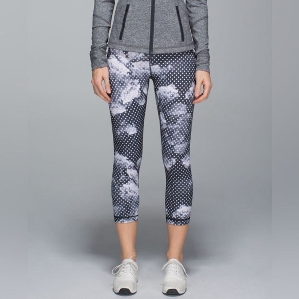 LULULEMON WUNDER UNDER Crop II Dottie Dream size 4